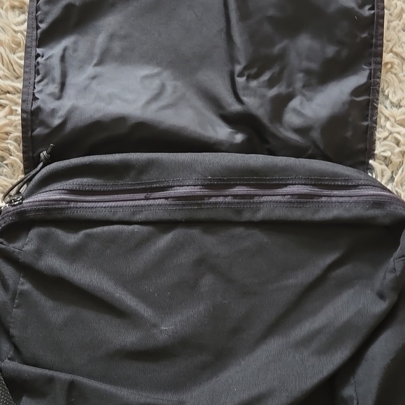 Eastpak Unisex Crossbody Satchel - Picture 4 of 8